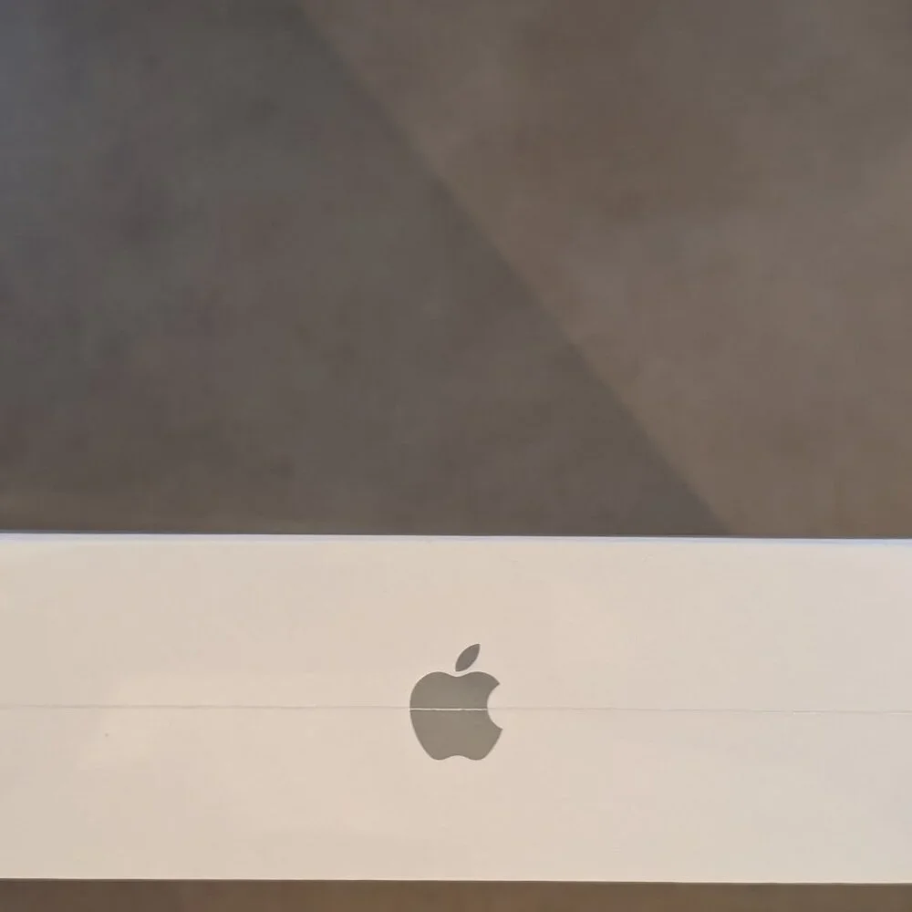 Apple Silver Tablet with Advanced Features